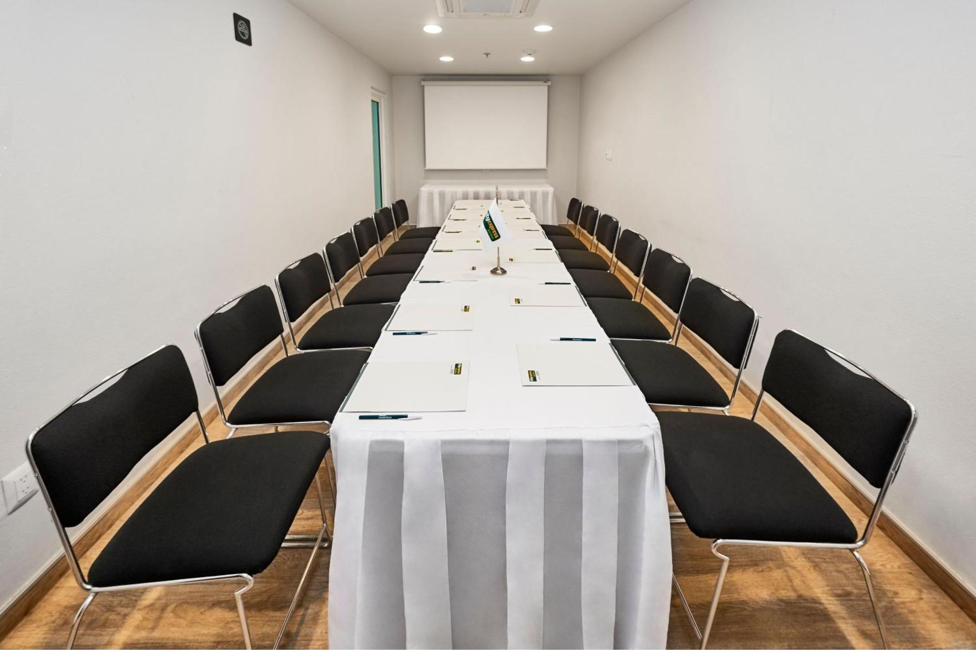 City Express Junior By Marriott Toluca Zona Industrial Exterior foto