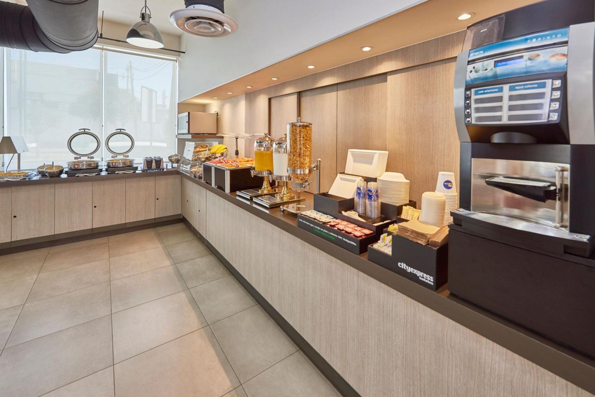 City Express Junior By Marriott Toluca Zona Industrial Exterior foto