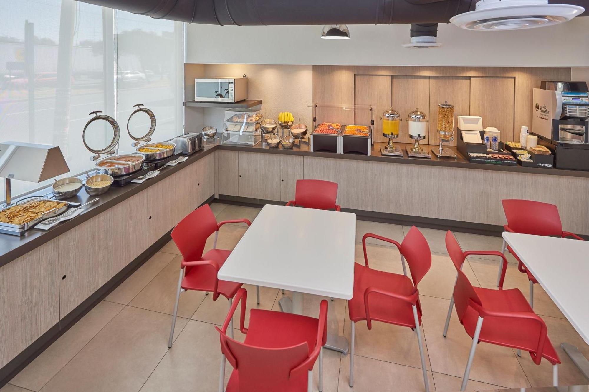 City Express Junior By Marriott Toluca Zona Industrial Exterior foto