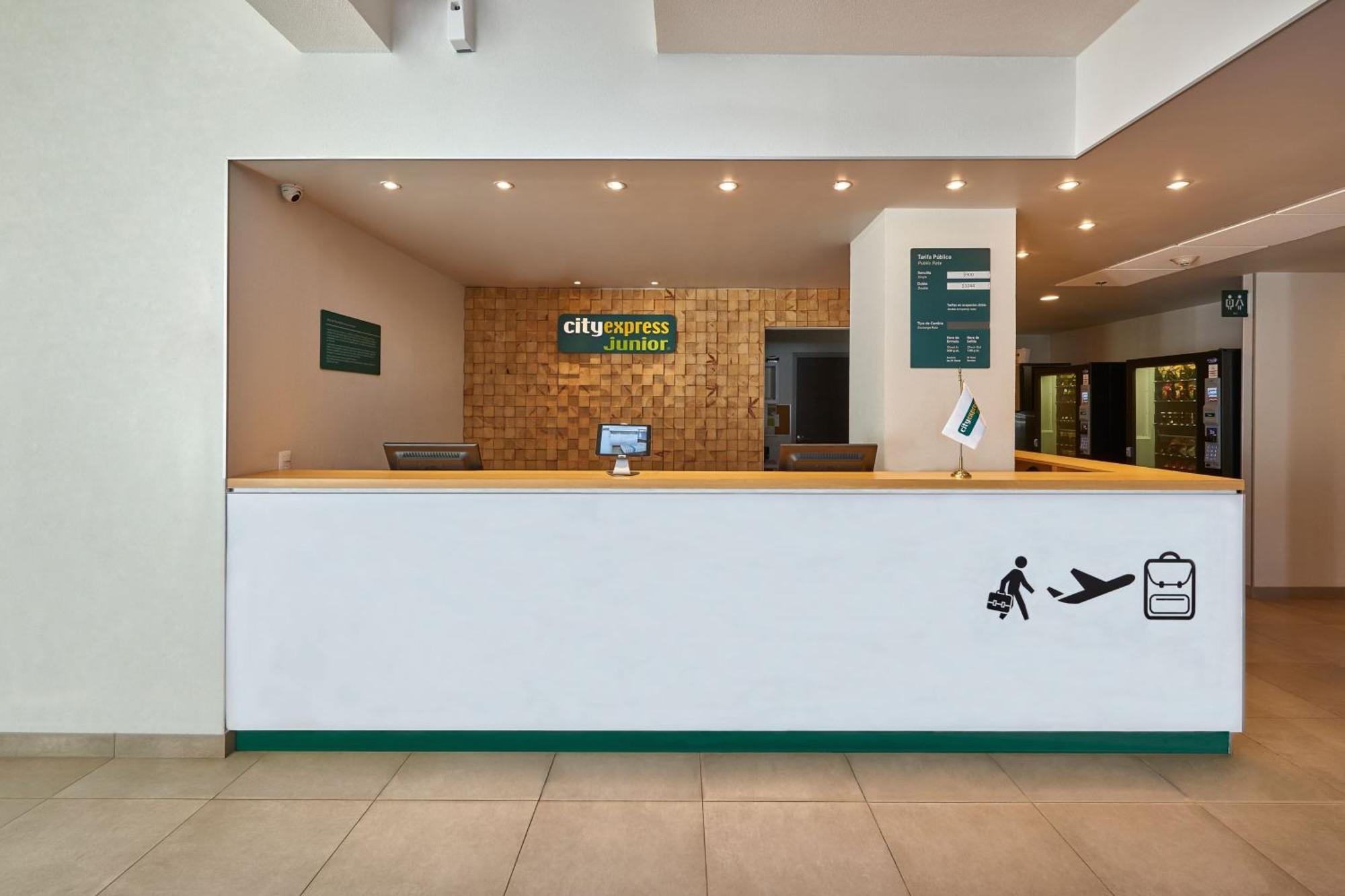 City Express Junior By Marriott Toluca Zona Industrial Exterior foto