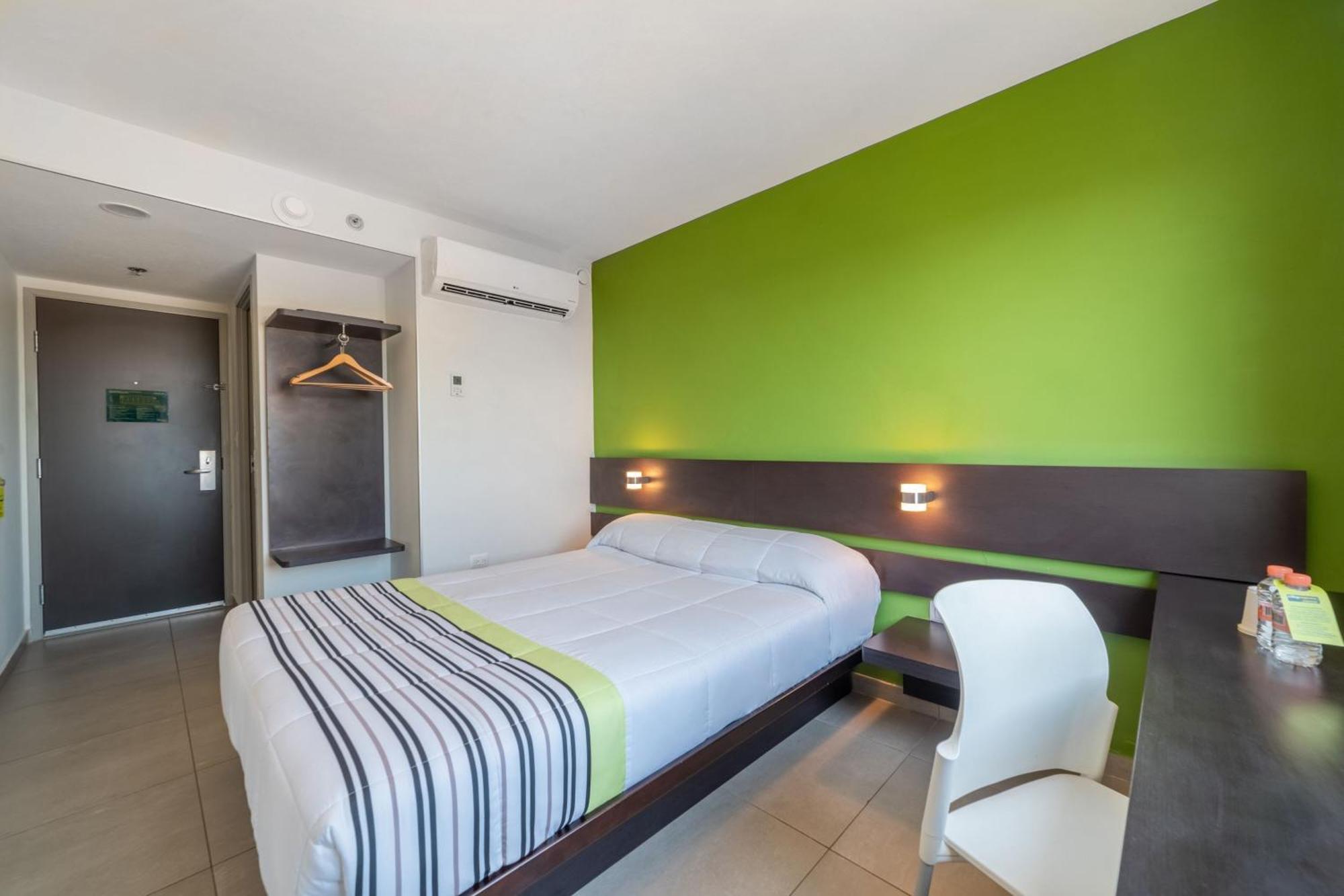 City Express Junior By Marriott Toluca Zona Industrial Exterior foto