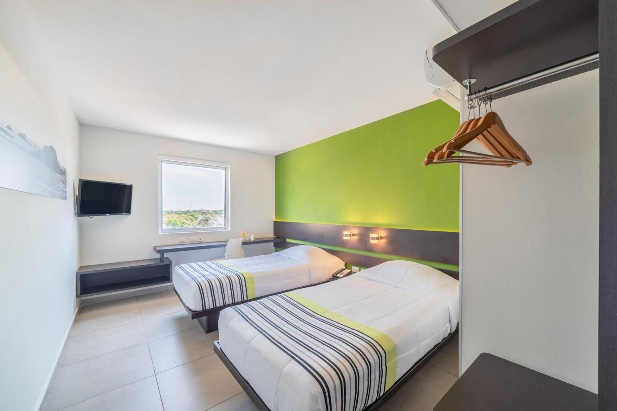 City Express Junior By Marriott Toluca Zona Industrial Exterior foto