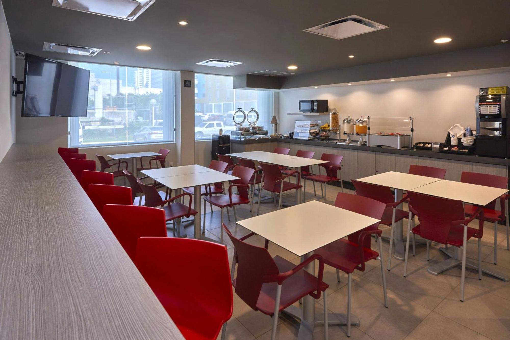 City Express Junior By Marriott Toluca Zona Industrial Exterior foto