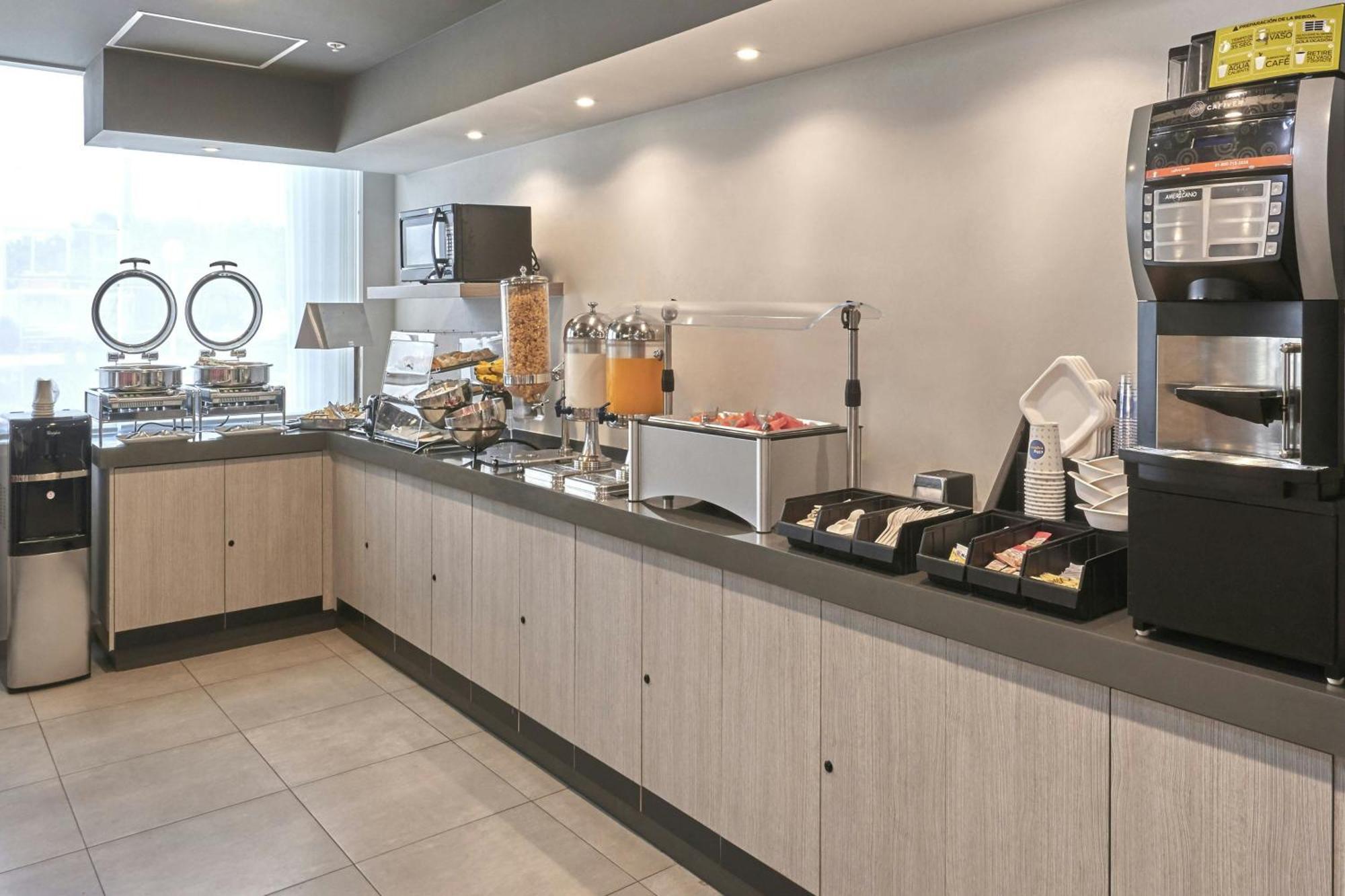 City Express Junior By Marriott Toluca Zona Industrial Exterior foto