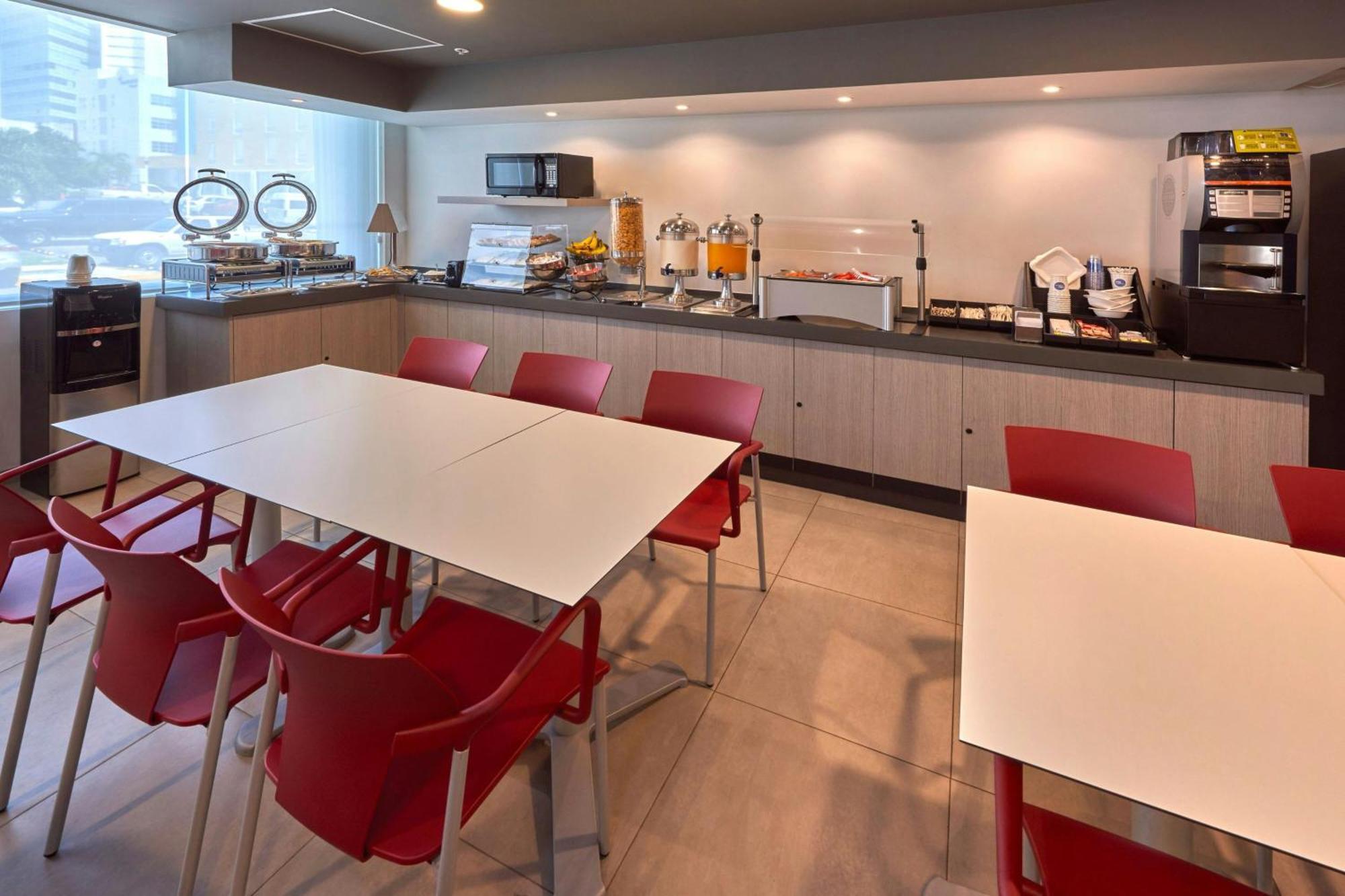 City Express Junior By Marriott Toluca Zona Industrial Exterior foto