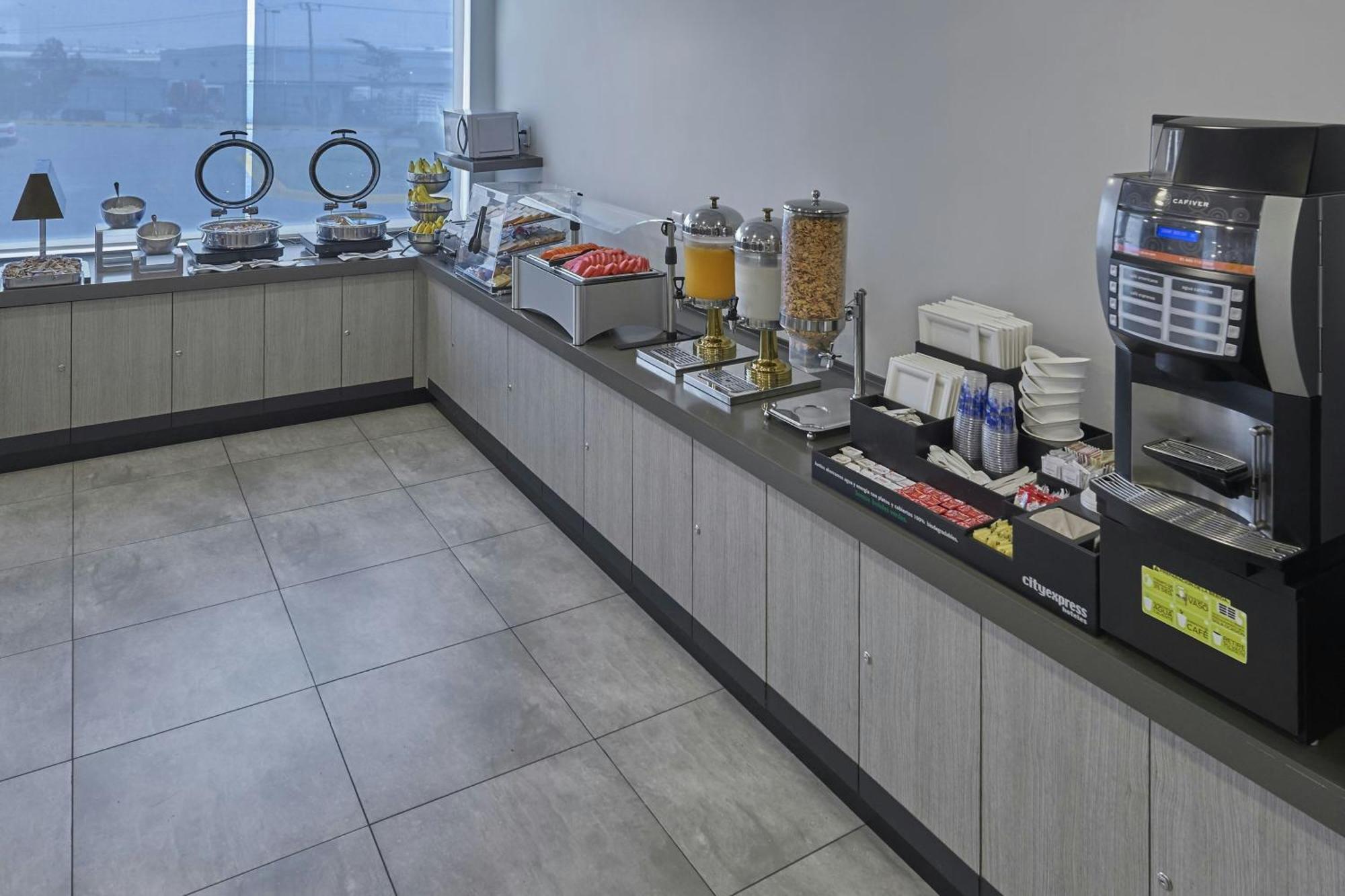 City Express Junior By Marriott Toluca Zona Industrial Exterior foto