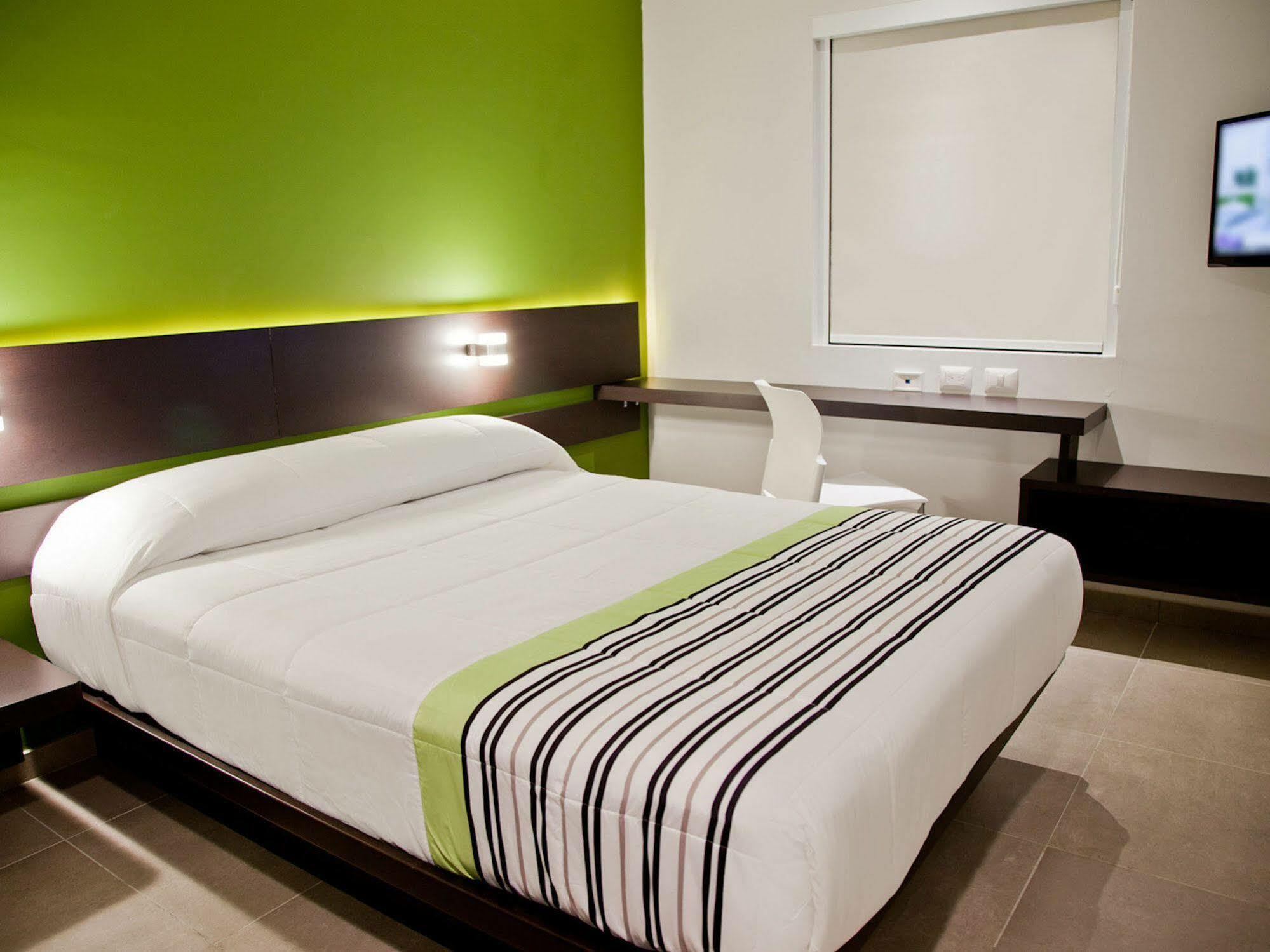 City Express Junior By Marriott Toluca Zona Industrial Exterior foto
